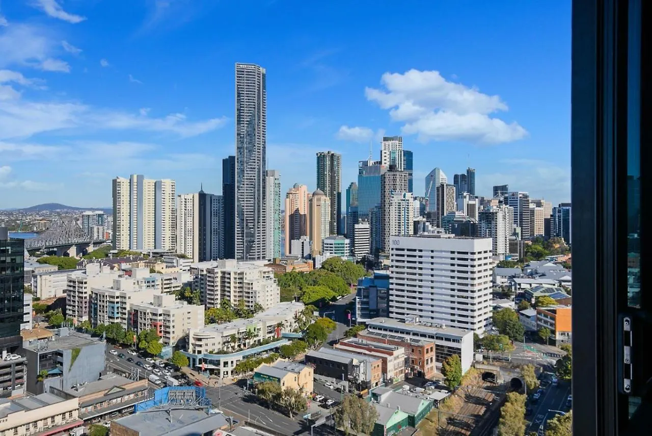 Skyline Serenity Luxury Apt With Free Parking 布里斯班